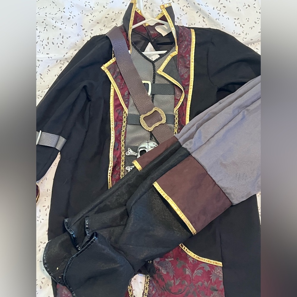 Pirate costume worn once. Size7-8